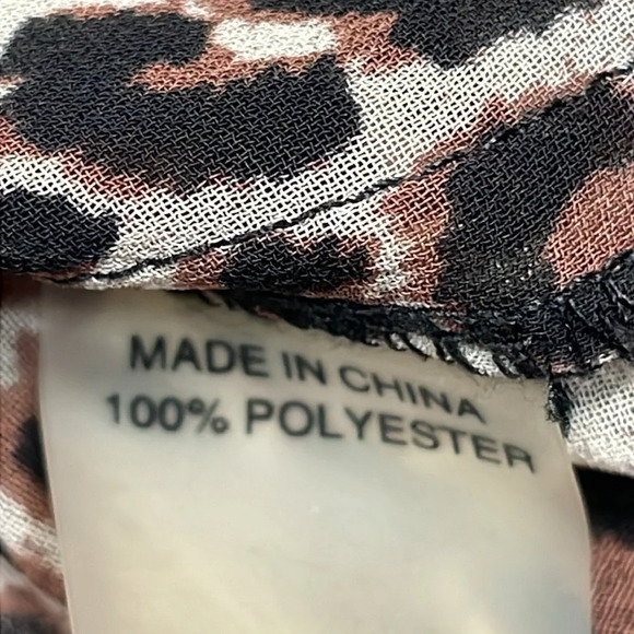 Two by Vince Camuto Long Sleeve Sheer Leopard Print Button Down High Low Top S - Picture 13 of 16